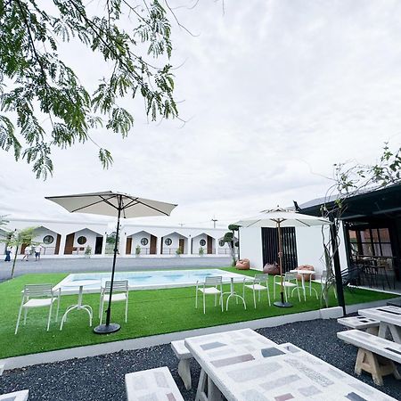 Peeranon Resort 나콘나욕 외부 사진
