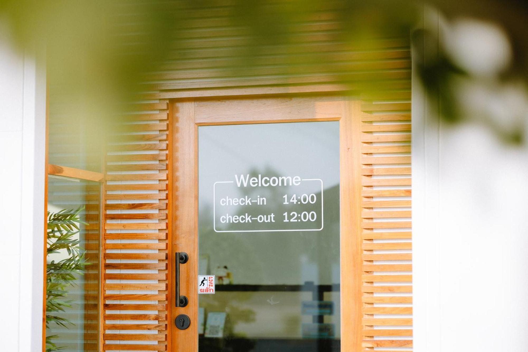 Peeranon Resort 나콘나욕 외부 사진