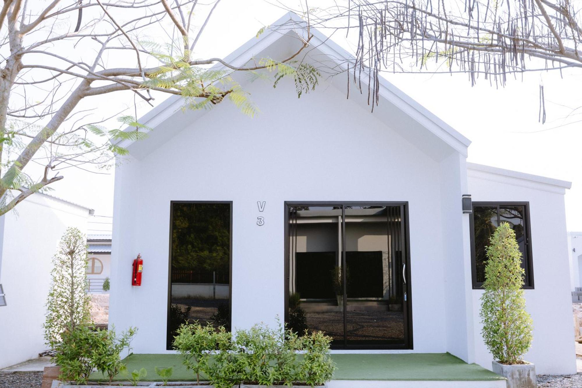 Peeranon Resort 나콘나욕 외부 사진