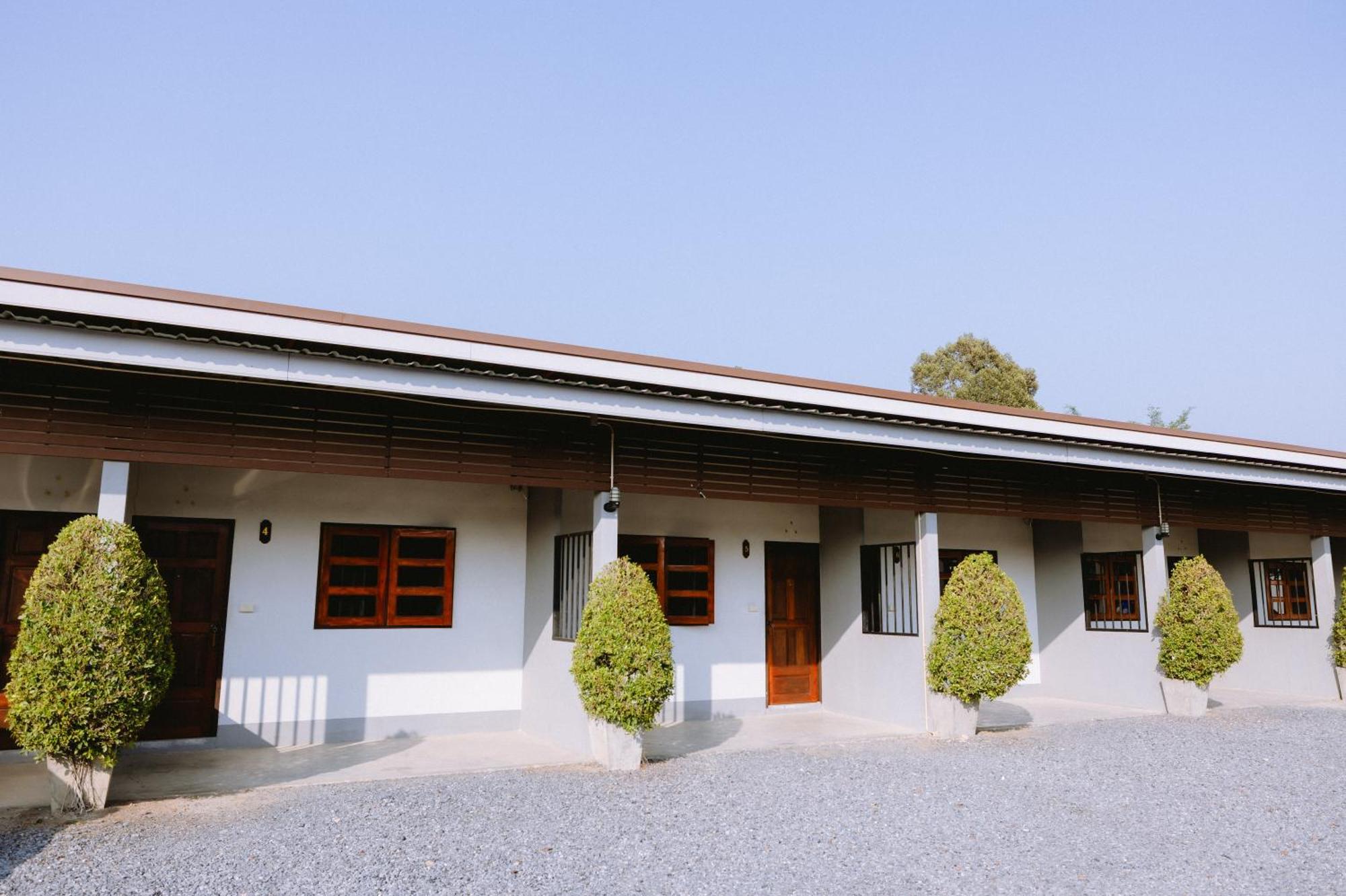 Peeranon Resort 나콘나욕 외부 사진