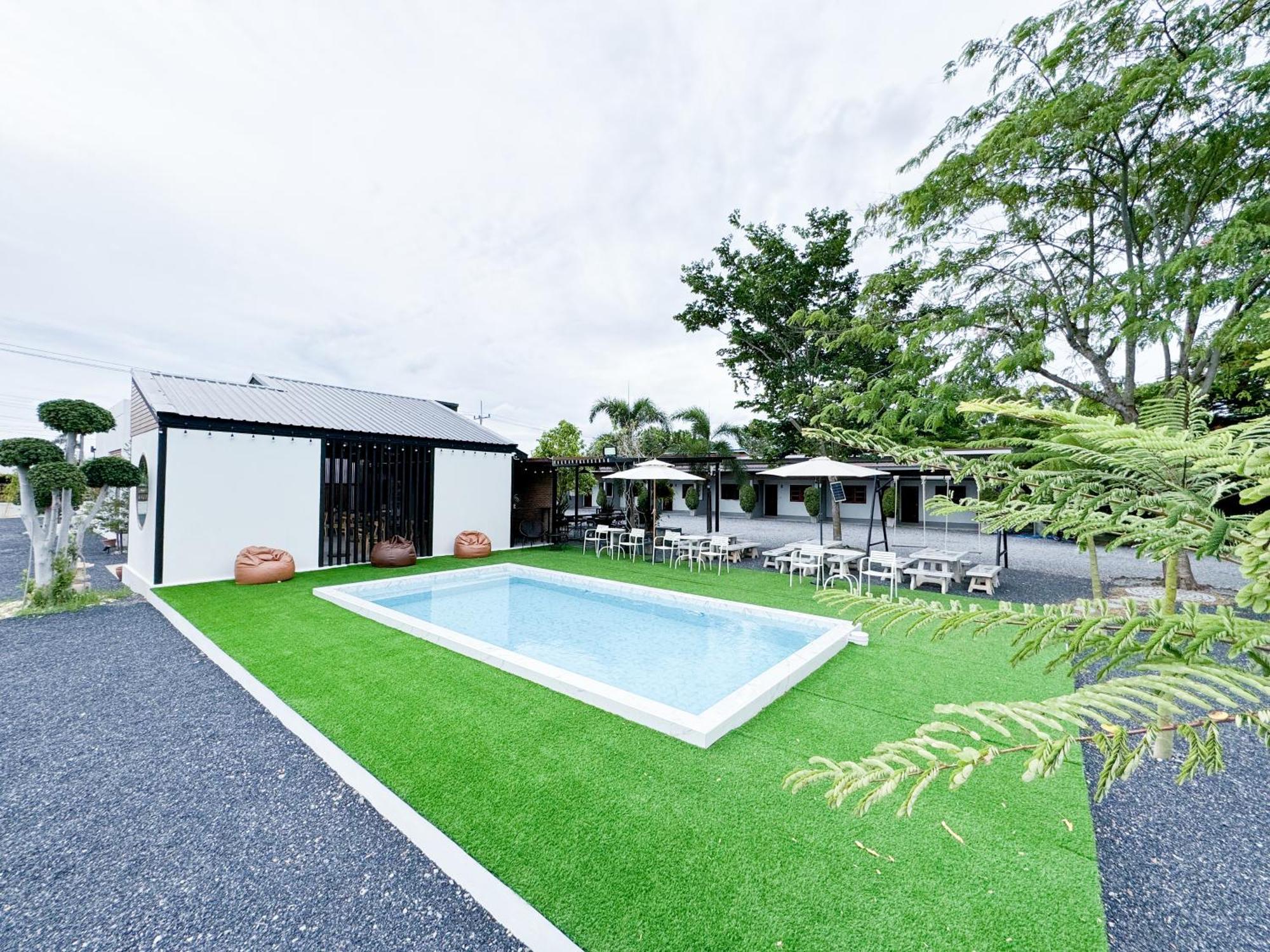 Peeranon Resort 나콘나욕 외부 사진