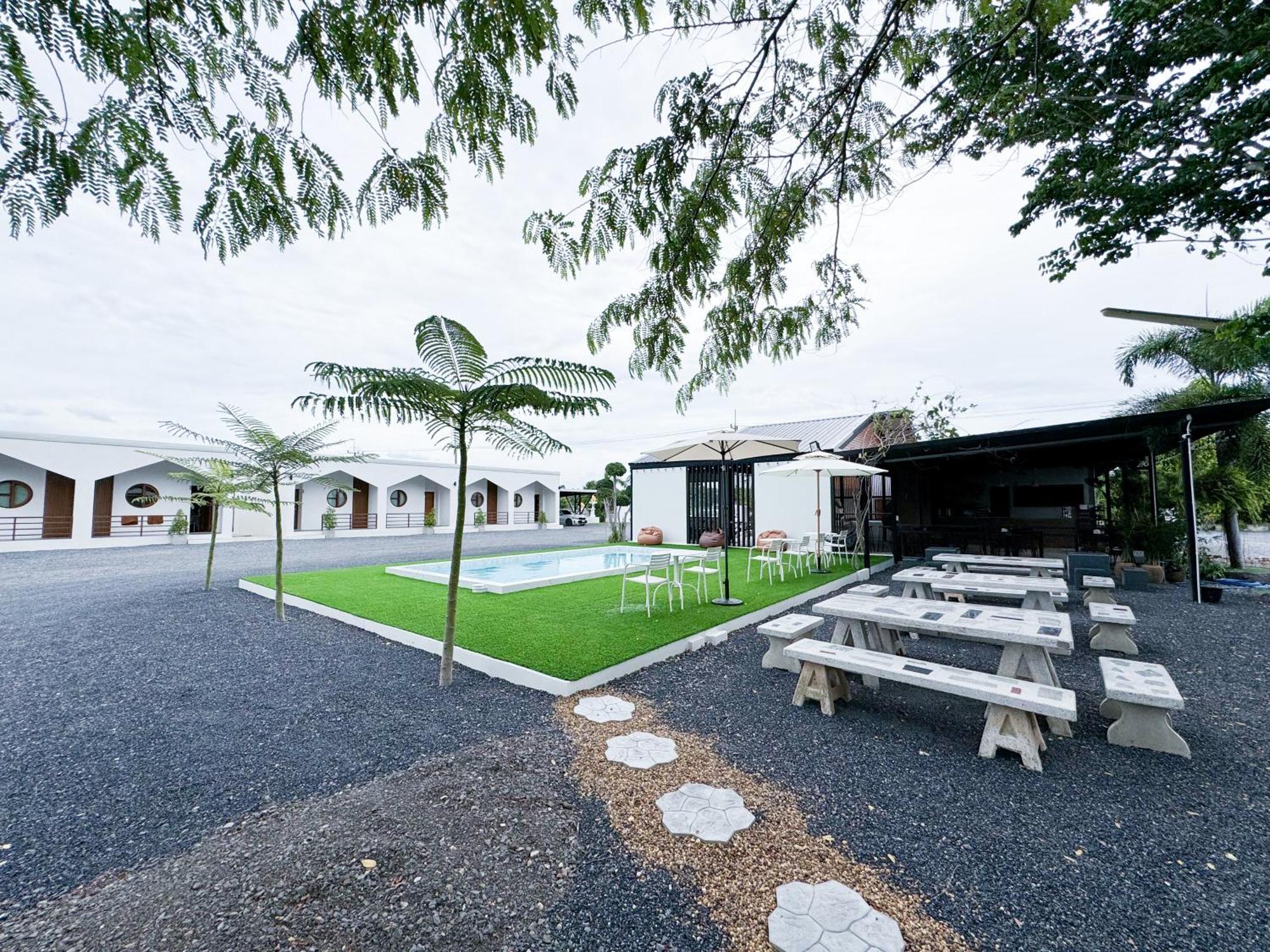 Peeranon Resort 나콘나욕 외부 사진